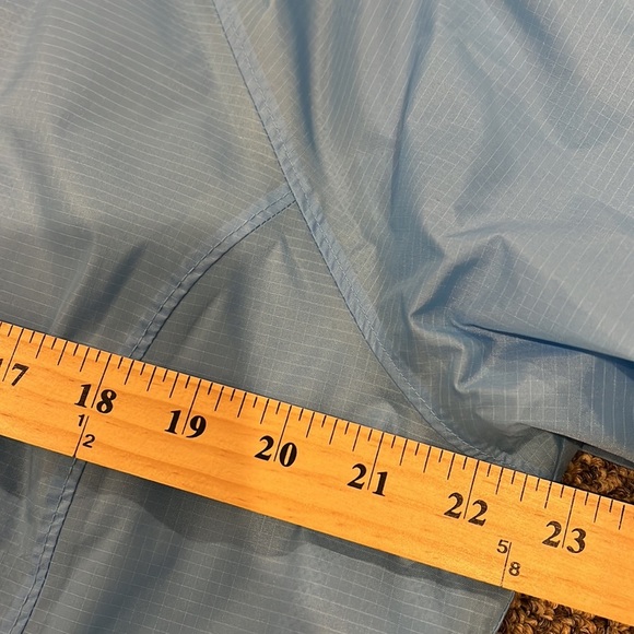 L.L. Bean Hooded Rain Jacket Light Blue large Reg - Picture 6 of 8